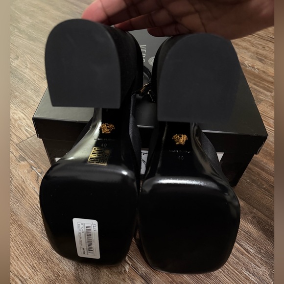 Versace Décolleté Medusa Black Satin Platform Pumps - Picture 3 of 3